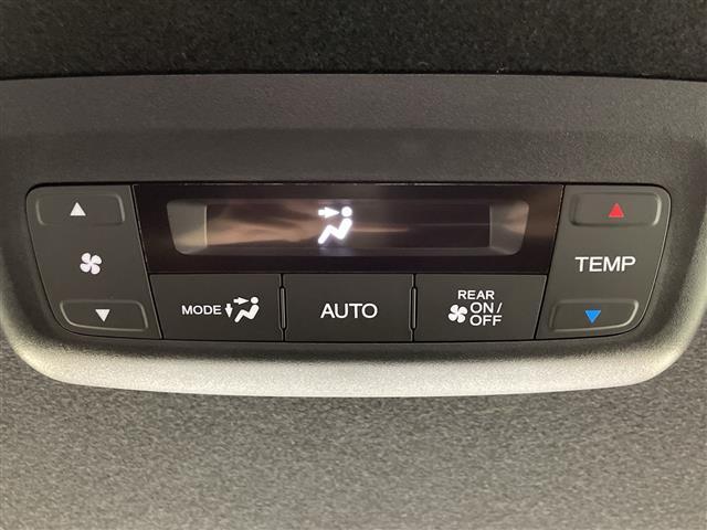 ステップワゴン ｅ：ＨＥＶスパーダ　純正１１．４型ナビ　Ｂカメラ　両側パワスラ　パワーバックドア　ハーフレザーシート　前席シートヒーター　　ＥＴＣ　ＣＭＢＳ　ＡＣＣ先行車検知　ＬＫＡＳ　ＢＳＭ　先行車発進　標識認識機能　踏み間違い衝突軽（25枚目）