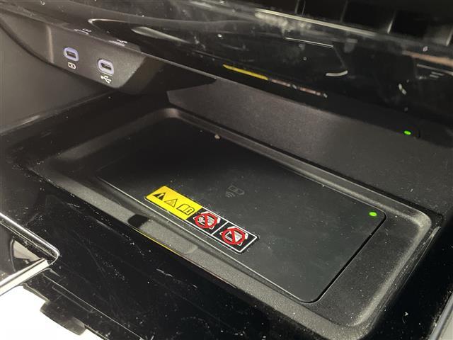 ヴェルファイアハイブリッド エグゼクティブラウンジ トヨタチームメイト トヨタセーフティーセンス ムーンルーフ フリップダウンモニター JBLサウンドシステム 純正14インチナビ パノラミックビューモニター レザーシート ヘッドアップディスプレイ(9枚目)