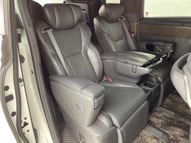 ヴェルファイアハイブリッド エグゼクティブラウンジ トヨタチームメイト トヨタセーフティーセンス ムーンルーフ フリップダウンモニター JBLサウンドシステム 純正14インチナビ パノラミックビューモニター レザーシート ヘッドアップディスプレイ(27枚目)