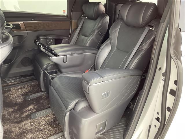 ヴェルファイアハイブリッド エグゼクティブラウンジ トヨタチームメイト トヨタセーフティーセンス ムーンルーフ フリップダウンモニター JBLサウンドシステム 純正14インチナビ パノラミックビューモニター レザーシート ヘッドアップディスプレイ(28枚目)