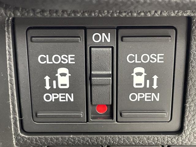 ステップワゴン ｅ：ＨＥＶスパーダ　登録済未使用車　純正１１．４型ナビ　１５．６型フリップダウンモニター　ハーフレザー　前席シートヒーター　両側パワースライドドア　パワーバックドア　パドルシフト　ＢＳＭ　車線逸脱警報　コーナーセンサー（9枚目）