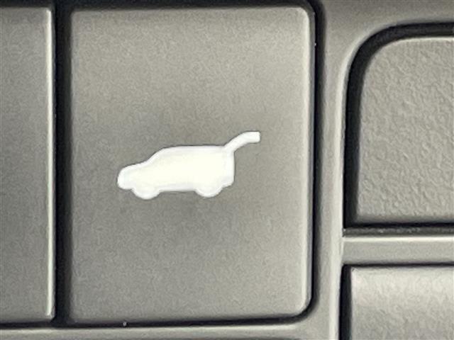 オデッセイハイブリッド ｅ：ＨＥＶアブソルート・ＥＸ　純正１０型ナビ　Ｂｌｕｅｔｏｏｔｈ　純正フリップダウンモニター　両側パワースライドドア　パワーバックドア　前席パワーシート　前席シートヒーター　ハーフレザーシート　ＢＳＭ　ＣＭＢＳ　ＡＣＣ先行車発進（11枚目）