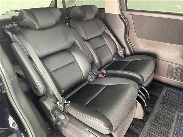 オデッセイハイブリッド ｅ：ＨＥＶアブソルート・ＥＸ　純正１０型ナビ　Ｂｌｕｅｔｏｏｔｈ　純正フリップダウンモニター　両側パワースライドドア　パワーバックドア　前席パワーシート　前席シートヒーター　ハーフレザーシート　ＢＳＭ　ＣＭＢＳ　ＡＣＣ先行車発進（15枚目）