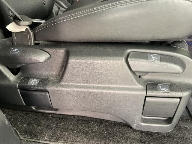 オデッセイハイブリッド ｅ：ＨＥＶアブソルート・ＥＸ　純正１０型ナビ　Ｂｌｕｅｔｏｏｔｈ　純正フリップダウンモニター　両側パワースライドドア　パワーバックドア　前席パワーシート　前席シートヒーター　ハーフレザーシート　ＢＳＭ　ＣＭＢＳ　ＡＣＣ先行車発進（49枚目）