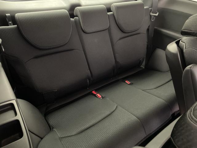 オデッセイハイブリッド ｅ：ＨＥＶアブソルート・ＥＸ　純正１０型ナビ　Ｂｌｕｅｔｏｏｔｈ　純正フリップダウンモニター　両側パワースライドドア　パワーバックドア　前席パワーシート　前席シートヒーター　ハーフレザーシート　ＢＳＭ　ＣＭＢＳ　ＡＣＣ先行車発進（52枚目）