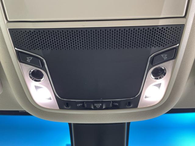 オデッセイハイブリッド ｅ：ＨＥＶアブソルート・ＥＸ　純正１０型ナビ　Ｂｌｕｅｔｏｏｔｈ　純正フリップダウンモニター　両側パワースライドドア　パワーバックドア　前席パワーシート　前席シートヒーター　ハーフレザーシート　ＢＳＭ　ＣＭＢＳ　ＡＣＣ先行車発進（55枚目）