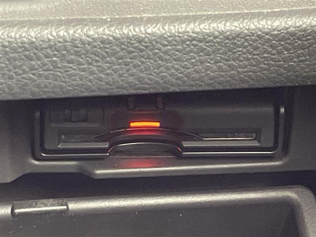 セレナ ハイウェイスター　Ｓ－ハイブリッド　フリップダウンモニター　純正ＨＤＤナビ　フルセグＴＶ　バックカメラ　クルーズコントロール　両側パワースライドドア　ＨＩＤオートライト　フォグランプ　純正１６インチアルミホイール　スマートキー　ＥＴＣ（8枚目）