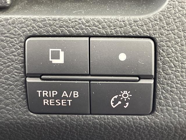 セレナ ハイウェイスター　Ｓ－ハイブリッド　フリップダウンモニター　純正ＨＤＤナビ　フルセグＴＶ　バックカメラ　クルーズコントロール　両側パワースライドドア　ＨＩＤオートライト　フォグランプ　純正１６インチアルミホイール　スマートキー　ＥＴＣ（37枚目）