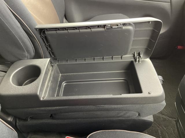 セレナ ハイウェイスター　Ｓ－ハイブリッド　フリップダウンモニター　純正ＨＤＤナビ　フルセグＴＶ　バックカメラ　クルーズコントロール　両側パワースライドドア　ＨＩＤオートライト　フォグランプ　純正１６インチアルミホイール　スマートキー　ＥＴＣ（39枚目）