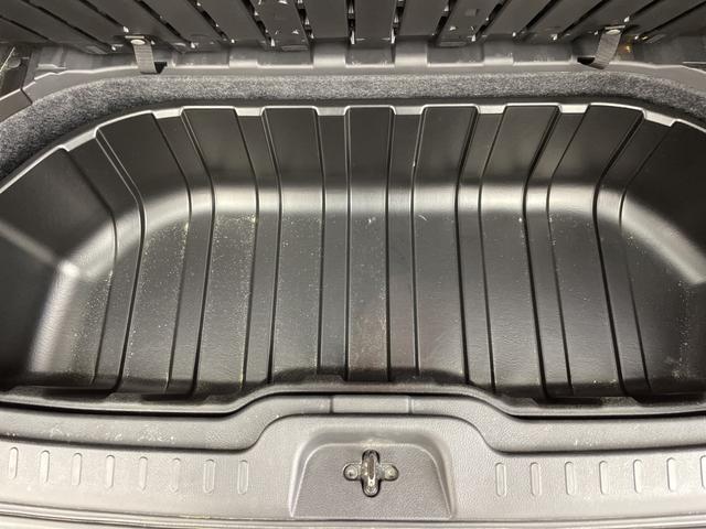 セレナ ハイウェイスター　Ｓ－ハイブリッド　フリップダウンモニター　純正ＨＤＤナビ　フルセグＴＶ　バックカメラ　クルーズコントロール　両側パワースライドドア　ＨＩＤオートライト　フォグランプ　純正１６インチアルミホイール　スマートキー　ＥＴＣ（59枚目）