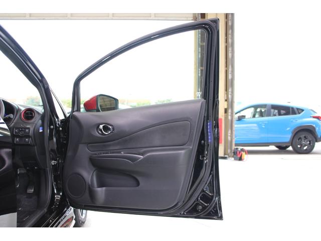 ノート ｅ－パワーニスモ　禁煙車　ＯＰＬＥＤヘッドライト　純正ナビ　全周囲カメラ　フルセグＴＶ　衝突軽減ブレーキ　ＥＴＣ　純正１６インチアルミホイール　スマートキー　プッシュスタート　Ｂｌｕｅｔｏｏｔｈ接続　電動格納ドアミラー（28枚目）