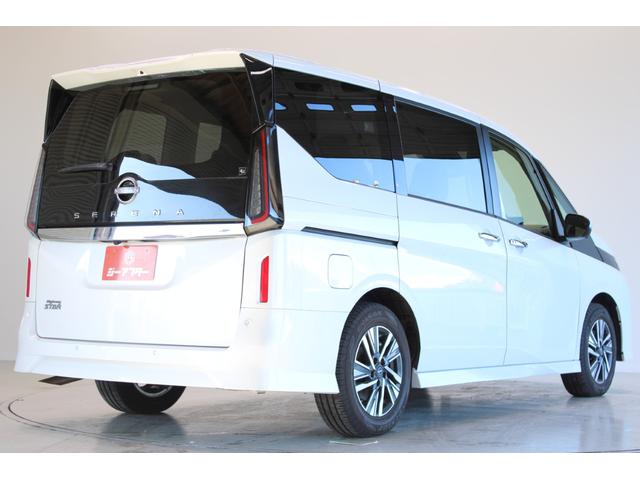 セレナ ハイウェイスターＶ　禁煙車　純正１２．３型ナビ　フルセグＴＶ　全周囲カメラ　両側電動スライドドア　衝突軽減ブレーキ　レーダークルーズコントロール　ＥＴＣ２．０　障害物センサー　ＬＥＤヘッドライト（13枚目）