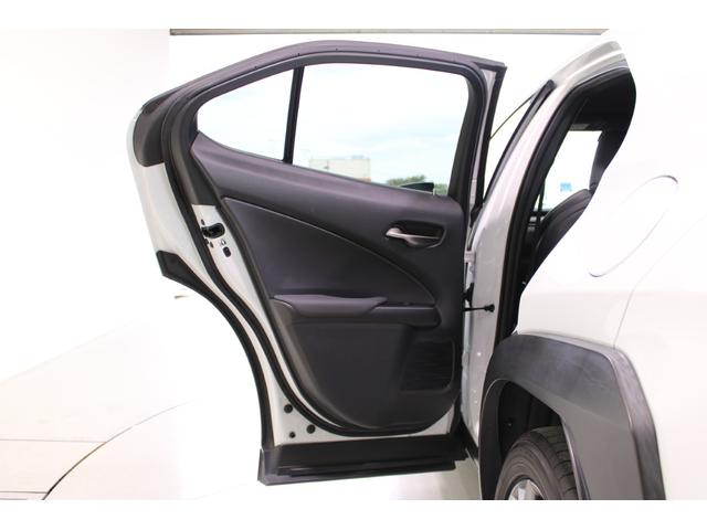 ＵＸ ＵＸ２５０ｈ　Ｆスポーツ　黒革温熱シート／純正ナビ／１オーナー／地デジ／衝突低減ブレーキ／バックカメラ／電動リアゲート／ステアリングヒーター／オートライト／オートハイビーム／ＥＴＣ２．０／レーダークルーズコントロール（33枚目）