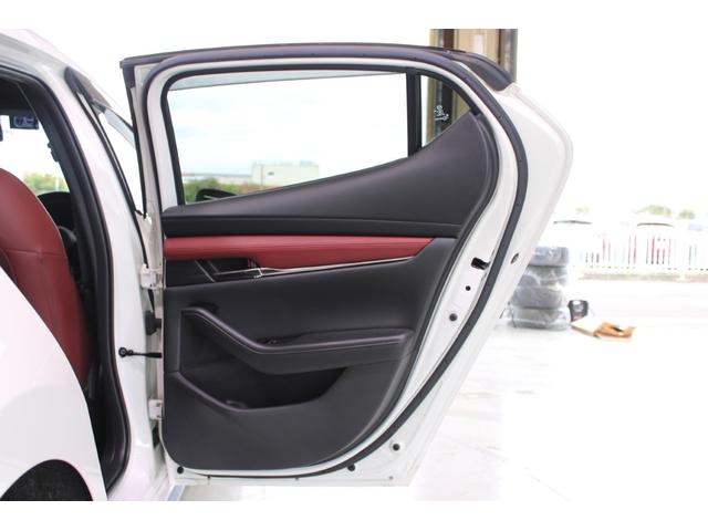 ＭＡＺＤＡ３ファストバック Ｘバーガンディ　セレクション　ＢＯＳＥサウンド／純正ナビ／地デジ／全周囲カメラ／温熱赤革シート／パドルシフト／レーダークルーズコントロール／ステアリングヒーター／ＢＳＭ／ＨＤＭＩ／ＵＳＢ接続／（28枚目）