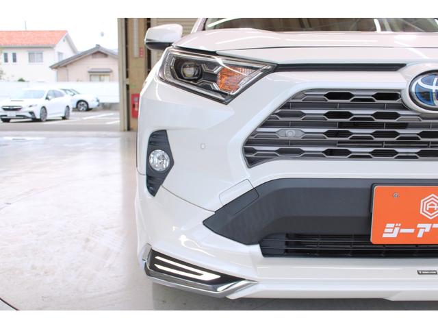ＲＡＶ４ ハイブリッドＧ　モデリスタエアロ／純正９インチナビ／地デジ／バックカメラ／温熱白革シート／ステアリングヒーター／電動リアゲート／レーダークルーズコントロール／デジタルインナーミラー／ＥＴＣ２．０／パワーシート／ＬＥＤ（17枚目）