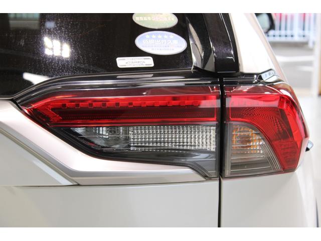 ＲＡＶ４ ハイブリッドＧ　モデリスタエアロ／純正９インチナビ／地デジ／バックカメラ／温熱白革シート／ステアリングヒーター／電動リアゲート／レーダークルーズコントロール／デジタルインナーミラー／ＥＴＣ２．０／パワーシート／ＬＥＤ（19枚目）