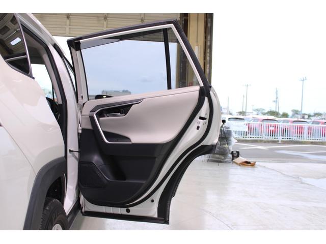 ＲＡＶ４ ハイブリッドＧ　モデリスタエアロ／純正９インチナビ／地デジ／バックカメラ／温熱白革シート／ステアリングヒーター／電動リアゲート／レーダークルーズコントロール／デジタルインナーミラー／ＥＴＣ２．０／パワーシート／ＬＥＤ（28枚目）