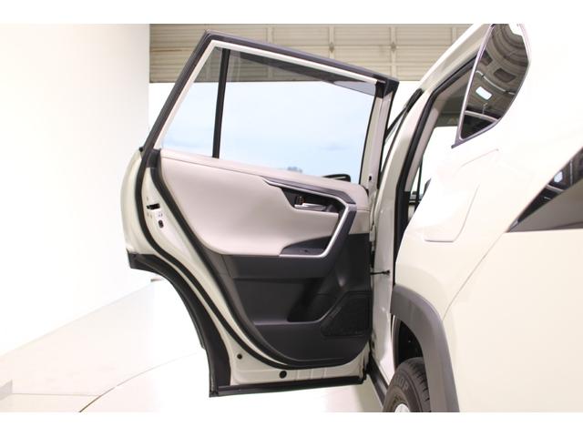 ＲＡＶ４ ハイブリッドＧ　モデリスタエアロ／純正９インチナビ／地デジ／バックカメラ／温熱白革シート／ステアリングヒーター／電動リアゲート／レーダークルーズコントロール／デジタルインナーミラー／ＥＴＣ２．０／パワーシート／ＬＥＤ（33枚目）