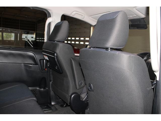 ノア Ｘ　禁煙車　４ＷＤ　両側電動スライドドア　レーダ－クル－ズコントロ－ル　ＬＥＤヘッドライト　ビルトインＥＴＣ　ＭＴモード付きＡＴ　衝突軽減ブレーキ　アイドリングストップ　スマートキー　電動格納式ミラー（44枚目）