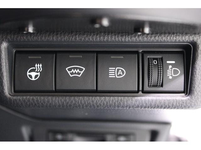 プリウス Z 禁煙車 4WD GRパフォーマンスPKG パノラマルーフ 12.3インチ純正ナビ 全周囲カメラ フルセグTV 温冷黒革シート パワーシート レーダークルーズコントロール 電動Rゲート ETC2.0(5枚目)