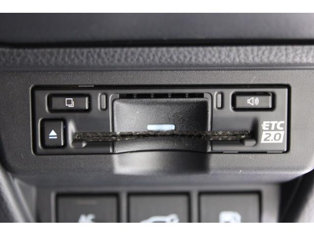 プリウス Z 禁煙車 4WD GRパフォーマンスPKG パノラマルーフ 12.3インチ純正ナビ 全周囲カメラ フルセグTV 温冷黒革シート パワーシート レーダークルーズコントロール 電動Rゲート ETC2.0(6枚目)