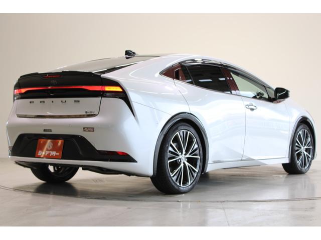 プリウス Z 禁煙車 4WD GRパフォーマンスPKG パノラマルーフ 12.3インチ純正ナビ 全周囲カメラ フルセグTV 温冷黒革シート パワーシート レーダークルーズコントロール 電動Rゲート ETC2.0(13枚目)