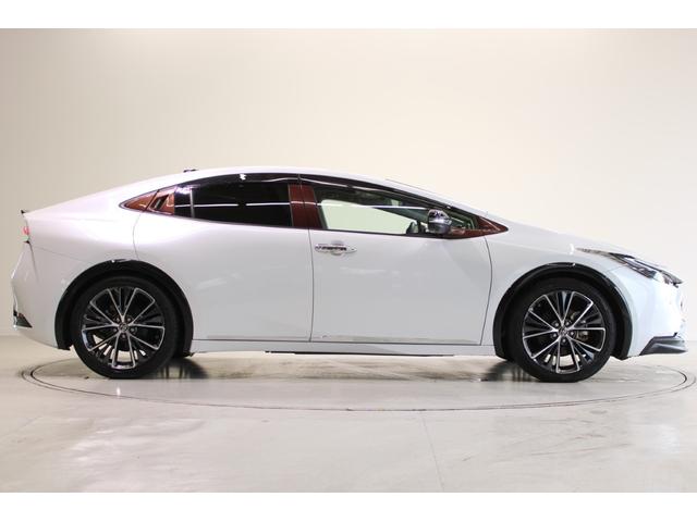 プリウス Z 禁煙車 4WD GRパフォーマンスPKG パノラマルーフ 12.3インチ純正ナビ 全周囲カメラ フルセグTV 温冷黒革シート パワーシート レーダークルーズコントロール 電動Rゲート ETC2.0(14枚目)