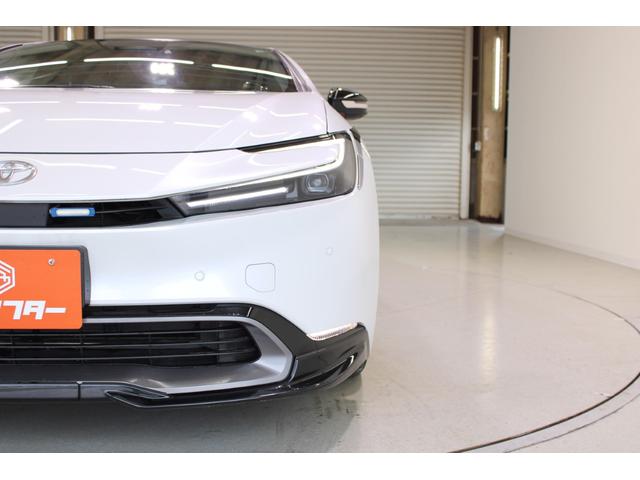 プリウス Z 禁煙車 4WD GRパフォーマンスPKG パノラマルーフ 12.3インチ純正ナビ 全周囲カメラ フルセグTV 温冷黒革シート パワーシート レーダークルーズコントロール 電動Rゲート ETC2.0(15枚目)