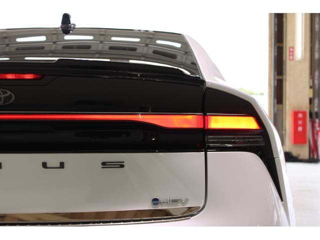 プリウス Z 禁煙車 4WD GRパフォーマンスPKG パノラマルーフ 12.3インチ純正ナビ 全周囲カメラ フルセグTV 温冷黒革シート パワーシート レーダークルーズコントロール 電動Rゲート ETC2.0(19枚目)