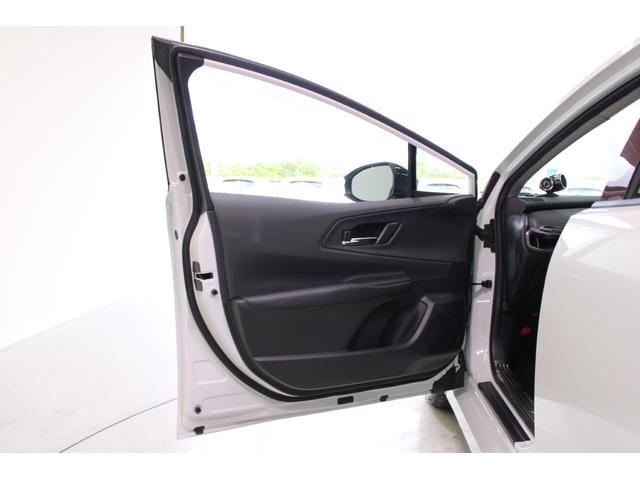 プリウス Z 禁煙車 4WD GRパフォーマンスPKG パノラマルーフ 12.3インチ純正ナビ 全周囲カメラ フルセグTV 温冷黒革シート パワーシート レーダークルーズコントロール 電動Rゲート ETC2.0(34枚目)