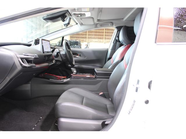 プリウス Z 禁煙車 4WD GRパフォーマンスPKG パノラマルーフ 12.3インチ純正ナビ 全周囲カメラ フルセグTV 温冷黒革シート パワーシート レーダークルーズコントロール 電動Rゲート ETC2.0(41枚目)