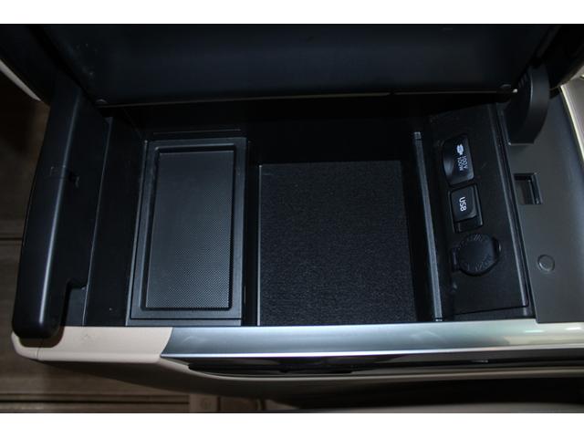 アルファードハイブリッド X 禁煙車 純正8型ナビ フルセグTV 両側電動スライドドア ビルトインETC オートクルーズコントロール  CDプレイヤー 木目調ステアリングホイール バックカメラ 電動格納ミラー クリアランスソナー(71枚目)