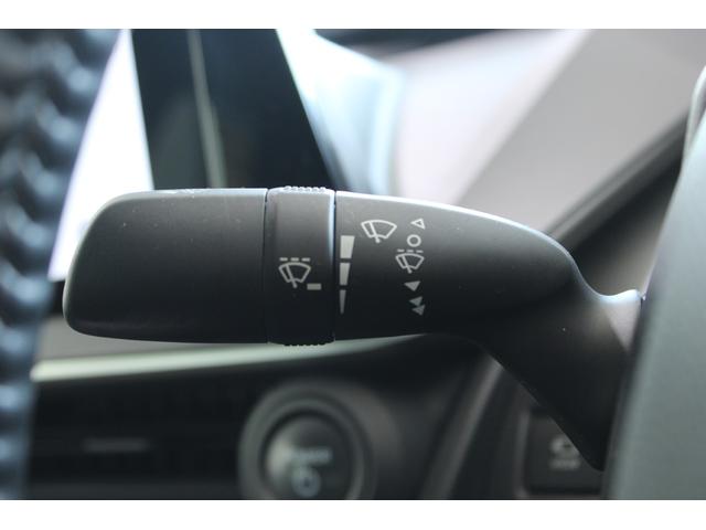 プリウス Ｕ　禁煙車　モデリスタエアロ　シグネチャーイルミ　純正８型ディスプレイ　全周囲カメラ　フルセグＴＶ　トヨタセーフティセンス　ブラインドスポットモニター　前席シートヒーター　ステアリングヒーター（50枚目）