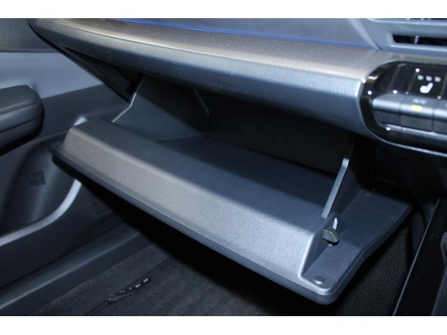 プリウス Ｕ　禁煙車　モデリスタエアロ　シグネチャーイルミ　純正８型ディスプレイ　全周囲カメラ　フルセグＴＶ　トヨタセーフティセンス　ブラインドスポットモニター　前席シートヒーター　ステアリングヒーター（68枚目）