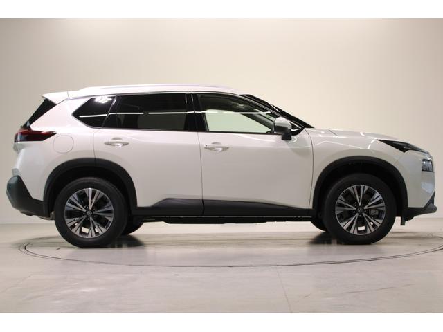 エクストレイル X e-4ORCE 禁煙車 ワンオーナー 純正9インチディスプレイオーディオ バックカメラ プロパイロット ステアリングヒーター 前席シートヒーター 電動リアゲート 純正18インチアルミホイール 運転席パワーシート(14枚目)