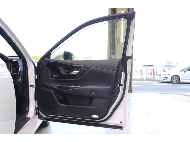 クラウンハイブリッド Ｇ－エグゼクティブ　Ｆｏｕｒ　純正８インチナビ　全周囲カメラ　フルセグＴＶ　禁煙車　温冷黒革シート　メモリー付きパワーシート　ステアリングヒーター　純正１８インチアルミホイール　ブラインドスポットモニター　レーダークルーズ（30枚目）