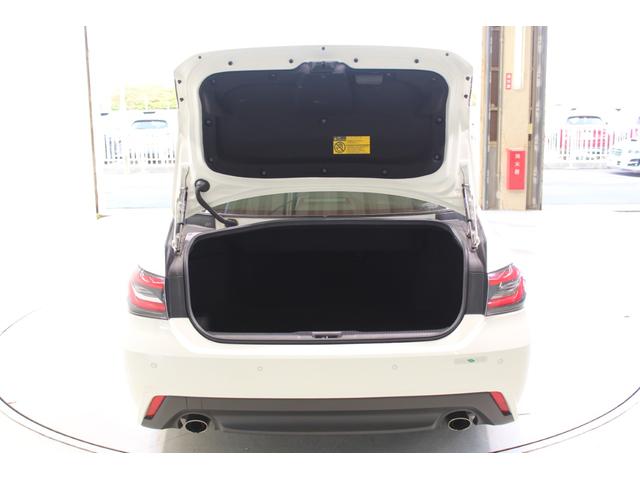 クラウンハイブリッド Ｇ－エグゼクティブ　Ｆｏｕｒ　純正８インチナビ　全周囲カメラ　フルセグＴＶ　禁煙車　温冷黒革シート　メモリー付きパワーシート　ステアリングヒーター　純正１８インチアルミホイール　ブラインドスポットモニター　レーダークルーズ（32枚目）