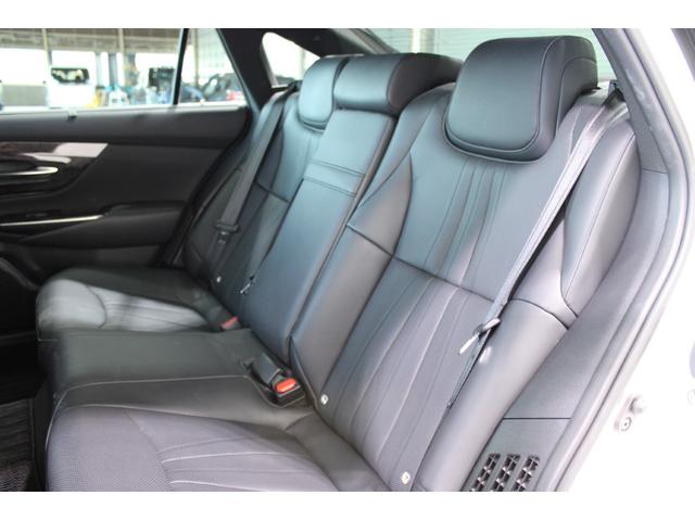 クラウンハイブリッド Ｇ－エグゼクティブ　Ｆｏｕｒ　純正８インチナビ　全周囲カメラ　フルセグＴＶ　禁煙車　温冷黒革シート　メモリー付きパワーシート　ステアリングヒーター　純正１８インチアルミホイール　ブラインドスポットモニター　レーダークルーズ（41枚目）