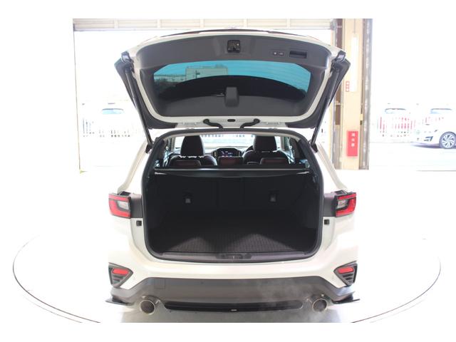 レヴォーグ ＳＴＩスポーツ　ＥＸ　禁煙車　ＳＴＩフルエアロ　ＳＴＩマフラー　純正１１．６インチナビ　バックカメラ　サイドカメラ　フルセグＴＶ　メモリー付き温熱赤黒革パワーシート　アイサイト　電動リアゲート　デジタルインナーミラー（32枚目）