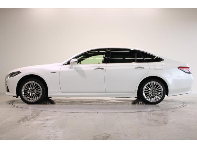 クラウンハイブリッド S Four エレガンススタイル 禁煙車 サンルーフ 純正8インチナビ フルセグTV バックカメラ レーダ-クル-ズコントロ-ルシステム 半革温熱シート ETC2.0 ステアリングヒータ- 衝突軽減ブレーキ LEDヘッドライト(11枚目)