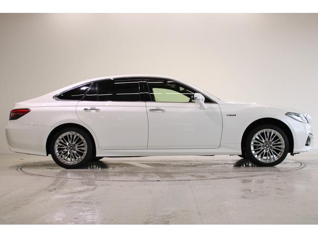 クラウンハイブリッド S Four エレガンススタイル 禁煙車 サンルーフ 純正8インチナビ フルセグTV バックカメラ レーダ-クル-ズコントロ-ルシステム 半革温熱シート ETC2.0 ステアリングヒータ- 衝突軽減ブレーキ LEDヘッドライト(15枚目)