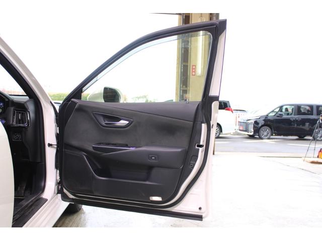 クラウンハイブリッド S Four エレガンススタイル 禁煙車 サンルーフ 純正8インチナビ フルセグTV バックカメラ レーダ-クル-ズコントロ-ルシステム 半革温熱シート ETC2.0 ステアリングヒータ- 衝突軽減ブレーキ LEDヘッドライト(31枚目)