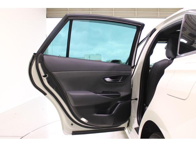 クラウンハイブリッド S Four エレガンススタイル 禁煙車 サンルーフ 純正8インチナビ フルセグTV バックカメラ レーダ-クル-ズコントロ-ルシステム 半革温熱シート ETC2.0 ステアリングヒータ- 衝突軽減ブレーキ LEDヘッドライト(35枚目)