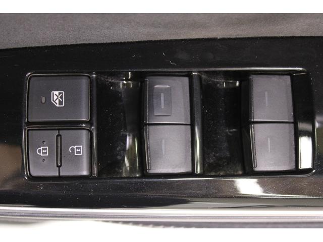 クラウンハイブリッド S Four エレガンススタイル 禁煙車 サンルーフ 純正8インチナビ フルセグTV バックカメラ レーダ-クル-ズコントロ-ルシステム 半革温熱シート ETC2.0 ステアリングヒータ- 衝突軽減ブレーキ LEDヘッドライト(50枚目)