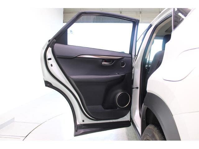 ＮＸ ＮＸ３００　禁煙車　サンルーフ　純正１０．３インチナビ　フルセグＴＶ　バックサイドカメラ　レーダークルーズコントロール　衝突軽減ブレーキ　ＬＥＤヘッドライト　ＥＴＣ２．０　電動リアゲート　パワーシート　純正ＡＷ（34枚目）