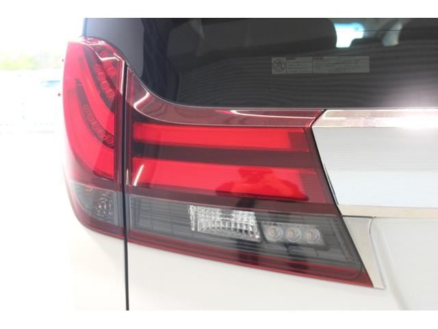 アルファード ２．５Ｓ　Ｃパッケージ　禁煙車　純正１０インチナビ　純正１２インチ後席モニター　バックカメラ　電動リアゲート　レーダークルーズコントロール　クリアランスソナー　フルセグＴＶ　メモリ付パワーシート　ステアリングヒーター　７人乗（20枚目）