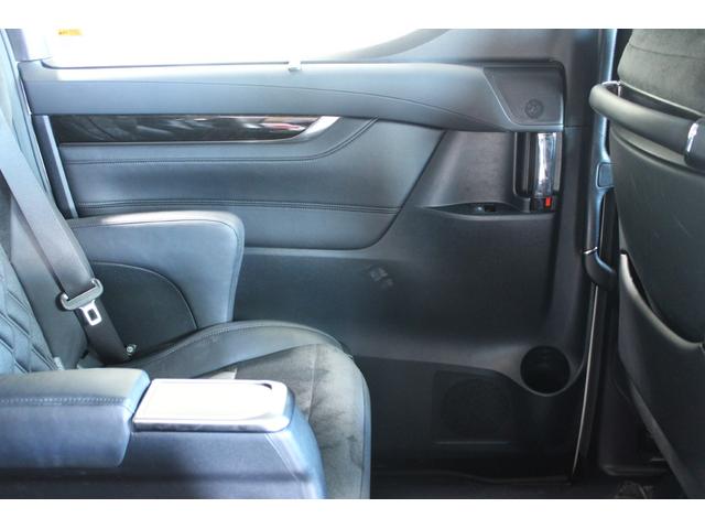 アルファード ２．５Ｓ　Ｃパッケージ　禁煙車　純正１０インチナビ　純正１２インチ後席モニター　バックカメラ　電動リアゲート　レーダークルーズコントロール　クリアランスソナー　フルセグＴＶ　メモリ付パワーシート　ステアリングヒーター　７人乗（31枚目）