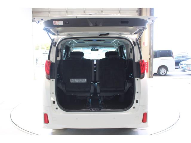 アルファード ２．５Ｓ　Ｃパッケージ　禁煙車　純正１０インチナビ　純正１２インチ後席モニター　バックカメラ　電動リアゲート　レーダークルーズコントロール　クリアランスソナー　フルセグＴＶ　メモリ付パワーシート　ステアリングヒーター　７人乗（33枚目）