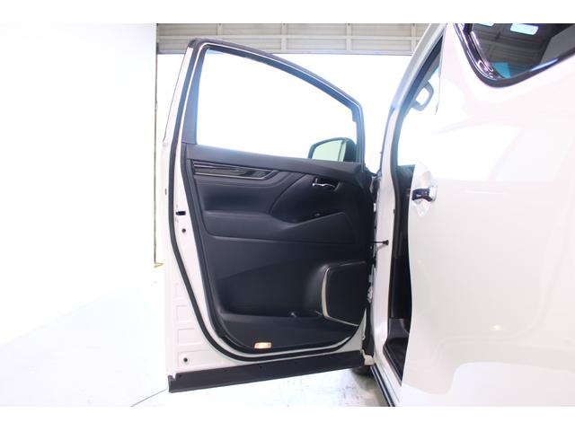 アルファード ２．５Ｓ　Ｃパッケージ　禁煙車　純正１０インチナビ　純正１２インチ後席モニター　バックカメラ　電動リアゲート　レーダークルーズコントロール　クリアランスソナー　フルセグＴＶ　メモリ付パワーシート　ステアリングヒーター　７人乗（38枚目）