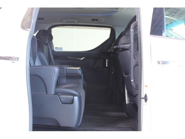 アルファード ２．５Ｓ　Ｃパッケージ　禁煙車　純正１０インチナビ　純正１２インチ後席モニター　バックカメラ　電動リアゲート　レーダークルーズコントロール　クリアランスソナー　フルセグＴＶ　メモリ付パワーシート　ステアリングヒーター　７人乗（41枚目）